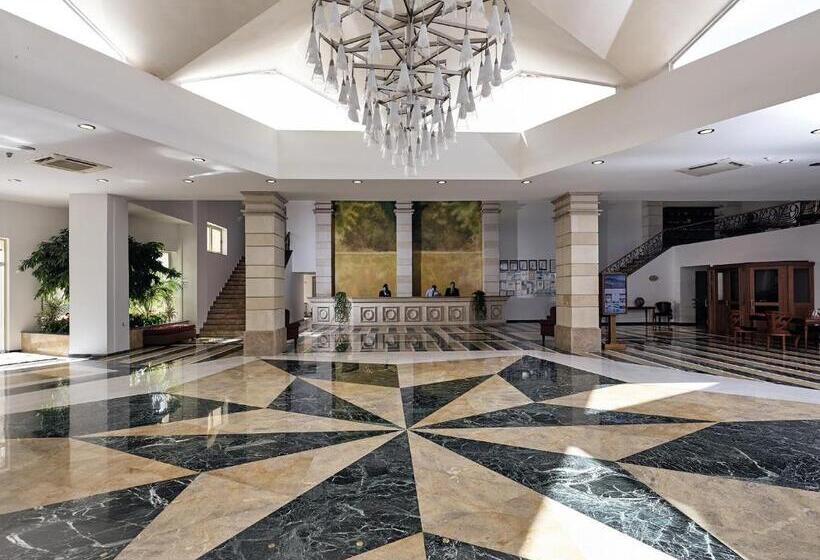 בית מלון כפרי Pilot Beach Resort