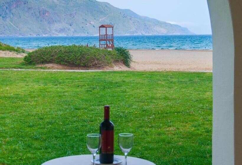 בית מלון כפרי Pilot Beach Resort