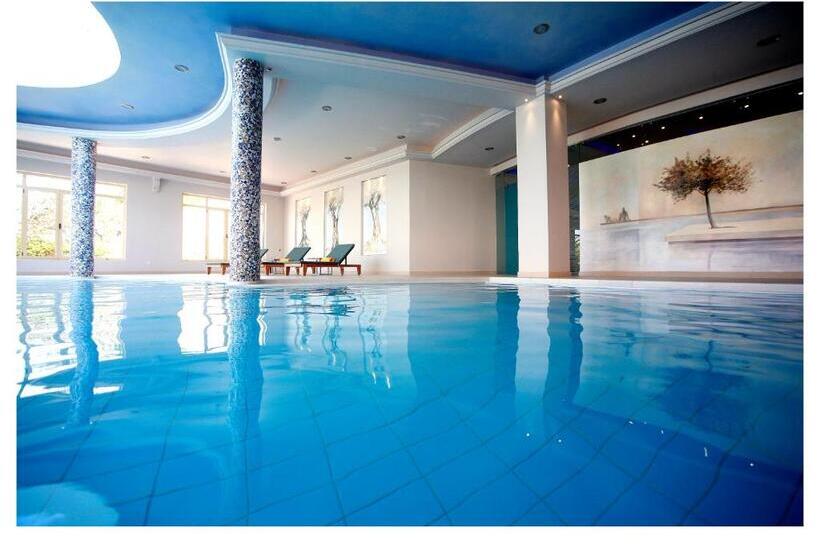 בית מלון כפרי Pilot Beach Resort