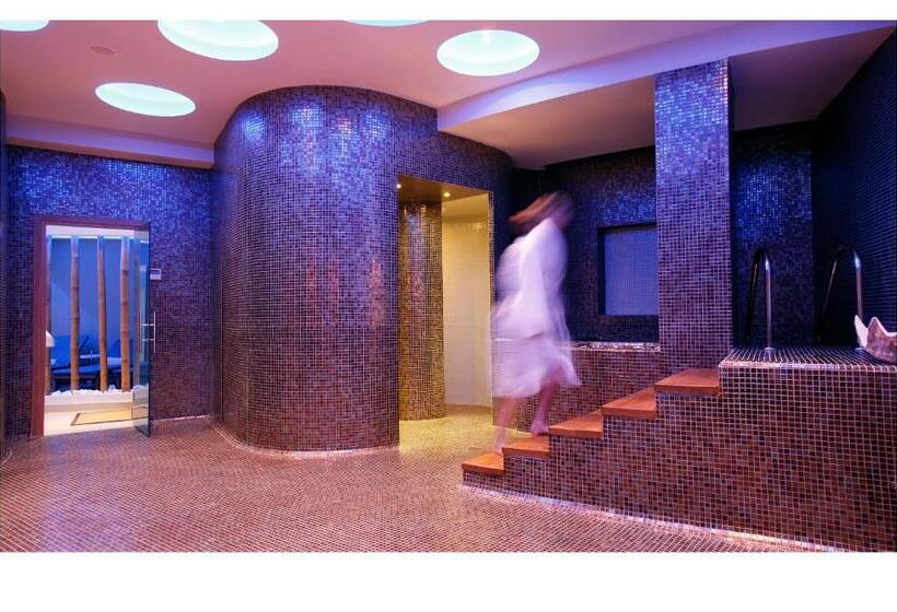 בית מלון כפרי Pilot Beach Resort