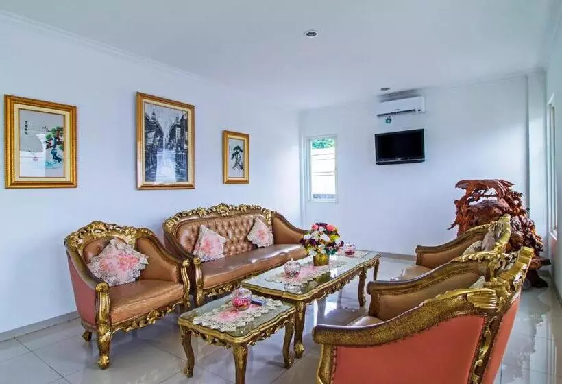 Majatalo Reddoorz @ Jatiwaringin