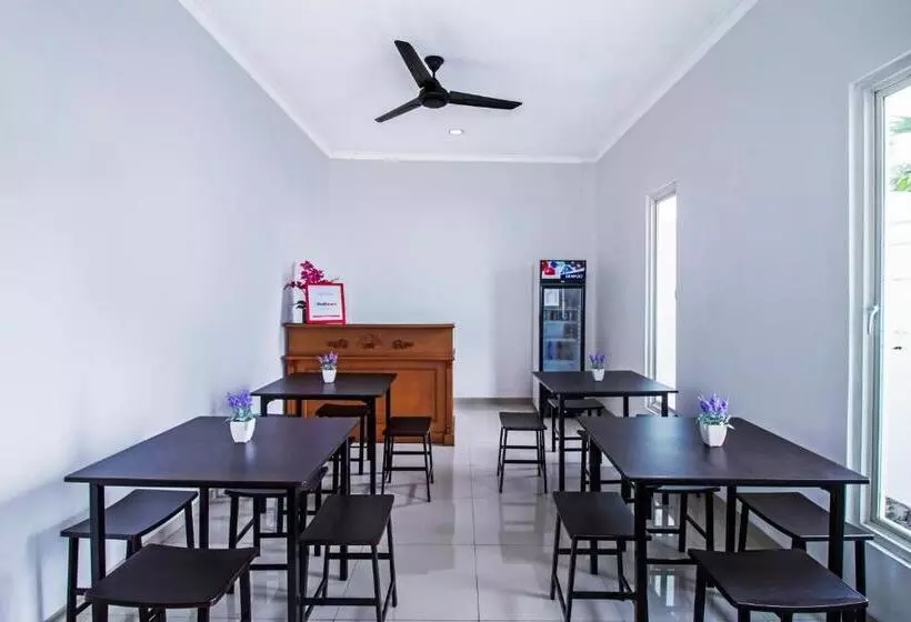 Majatalo Reddoorz @ Jatiwaringin