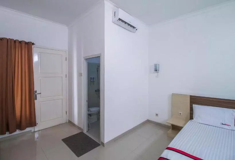 Majatalo Reddoorz @ Jatiwaringin