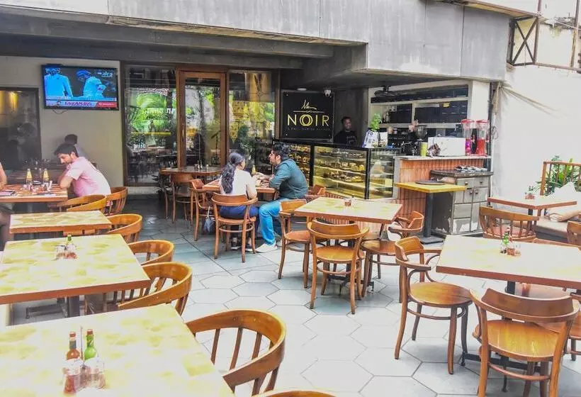 בית מלון כפרי Kings International Juhu