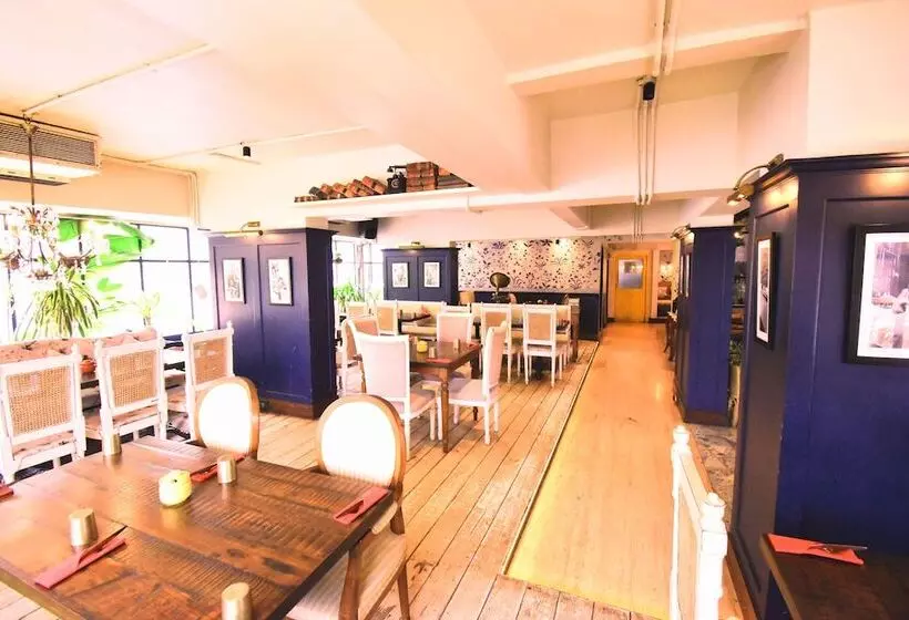 בית מלון כפרי Kings International Juhu