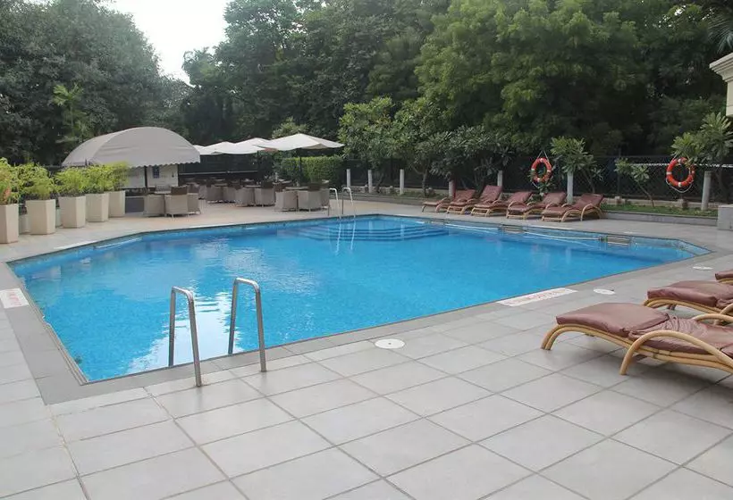 ホテル Sun-n-Sand Pune