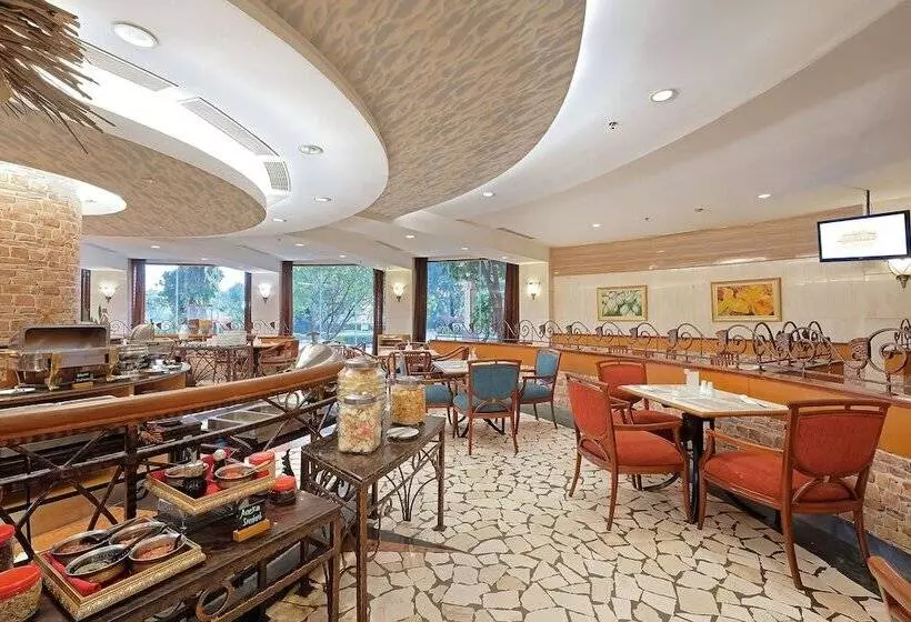 هتل Sunlake Waterfront Resort & Convention