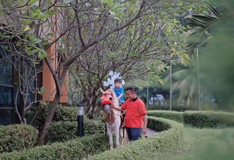 هتل Sunlake Waterfront Resort & Convention