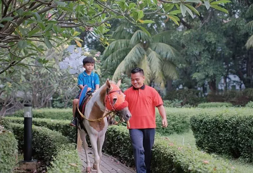 هتل Sunlake Waterfront Resort & Convention