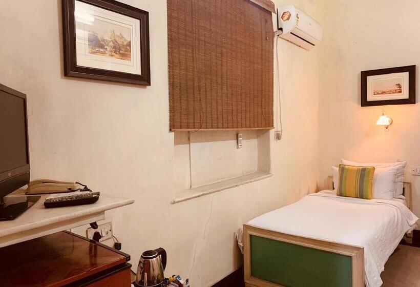 בית מלון כפרי The Elgin Fairlawn Kolkata