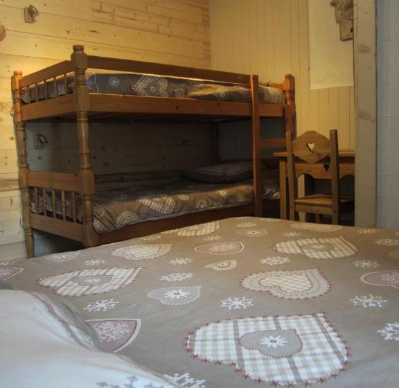 هتل Hôtel Chalet Le Caribou