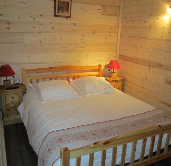 هتل Hôtel Chalet Le Caribou