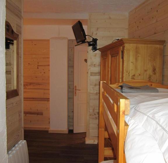 هتل Hôtel Chalet Le Caribou