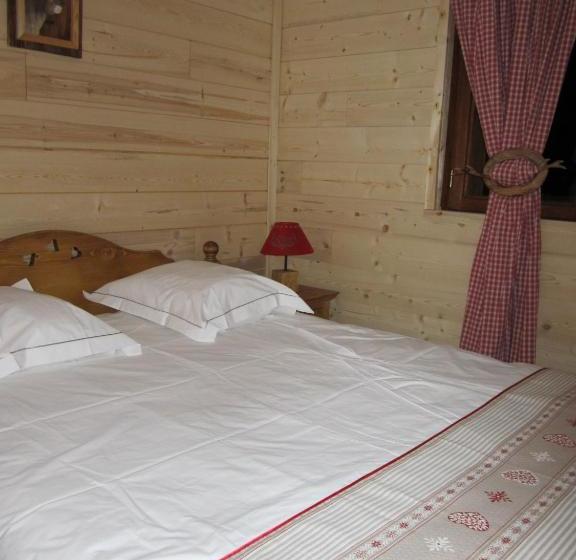 هتل Hôtel Chalet Le Caribou