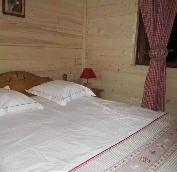 Hotelli Hôtel Chalet Le Caribou