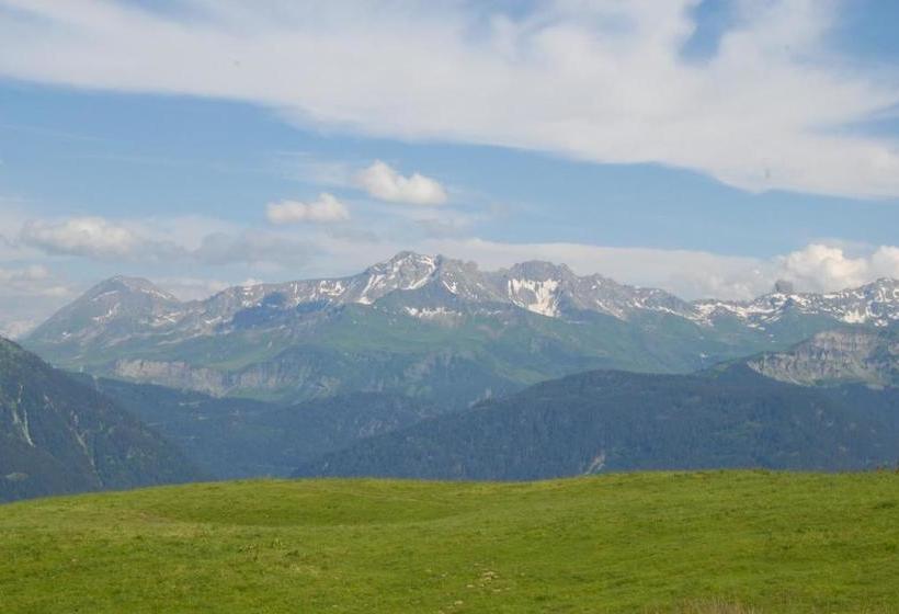 هتل Hôtel Chalet Le Caribou