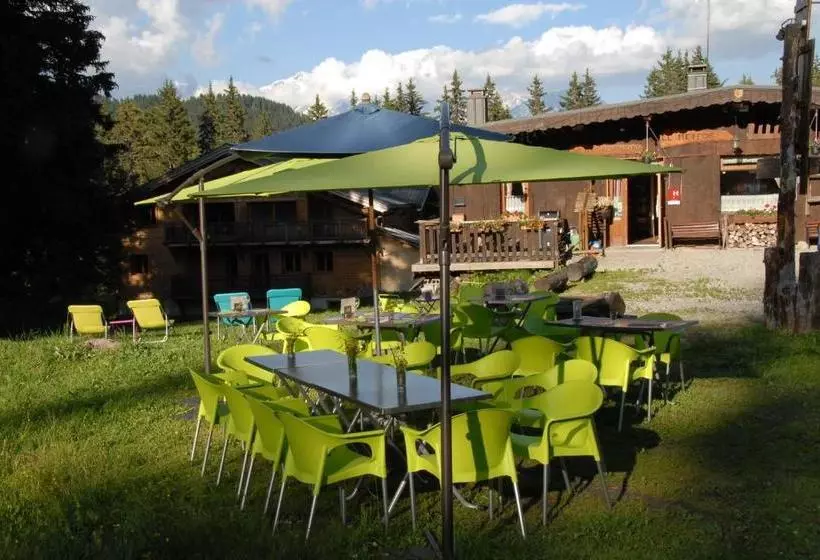 Hotelli Hôtel Chalet Le Caribou
