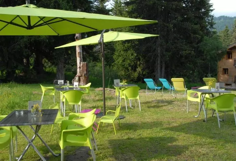 Hotelli Hôtel Chalet Le Caribou