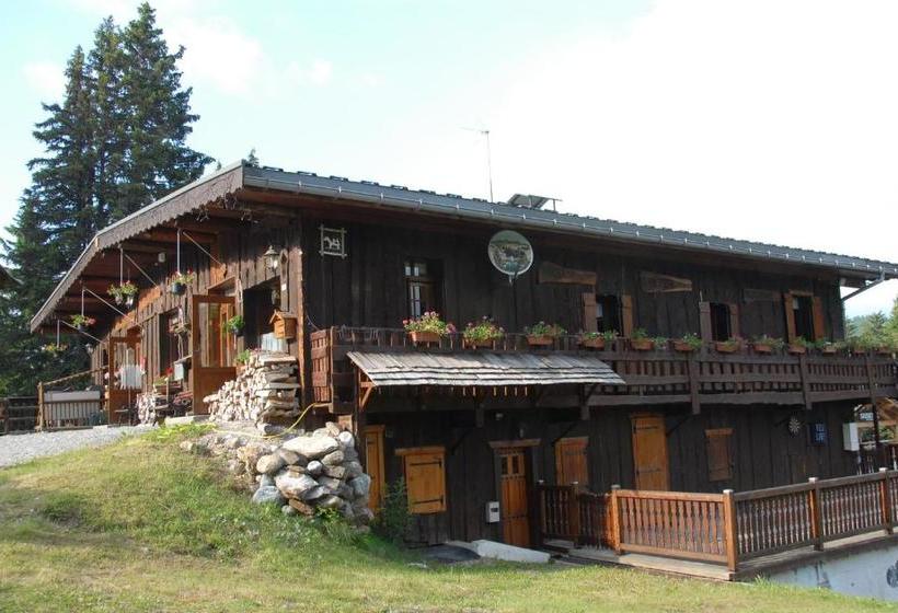 هتل Hôtel Chalet Le Caribou