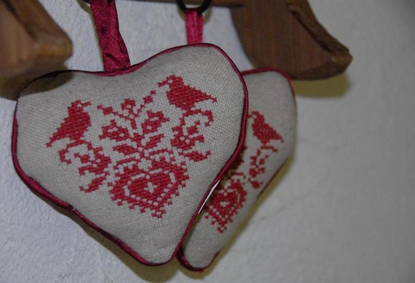 هتل Hôtel Chalet Le Caribou