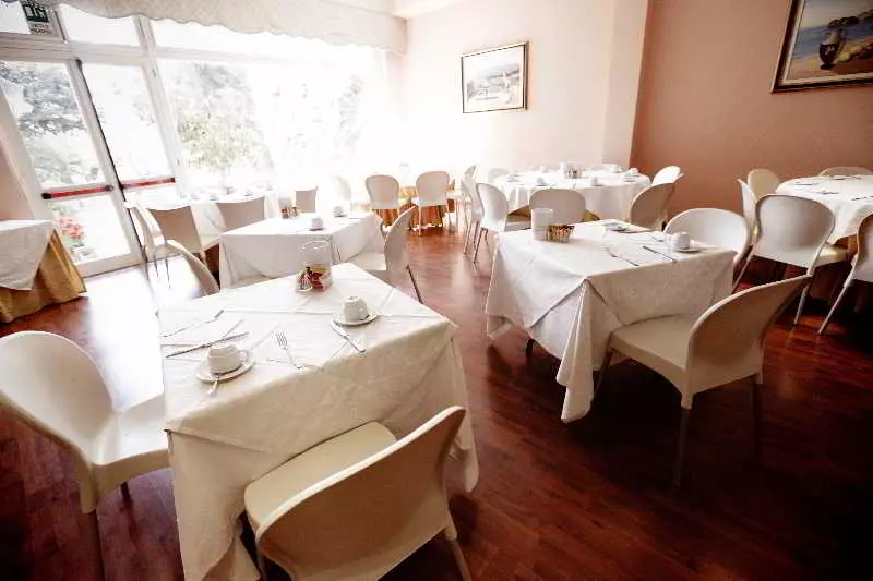 בית מלון כפרי Continental