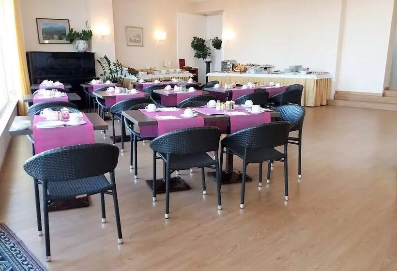 בית מלון כפרי Continental