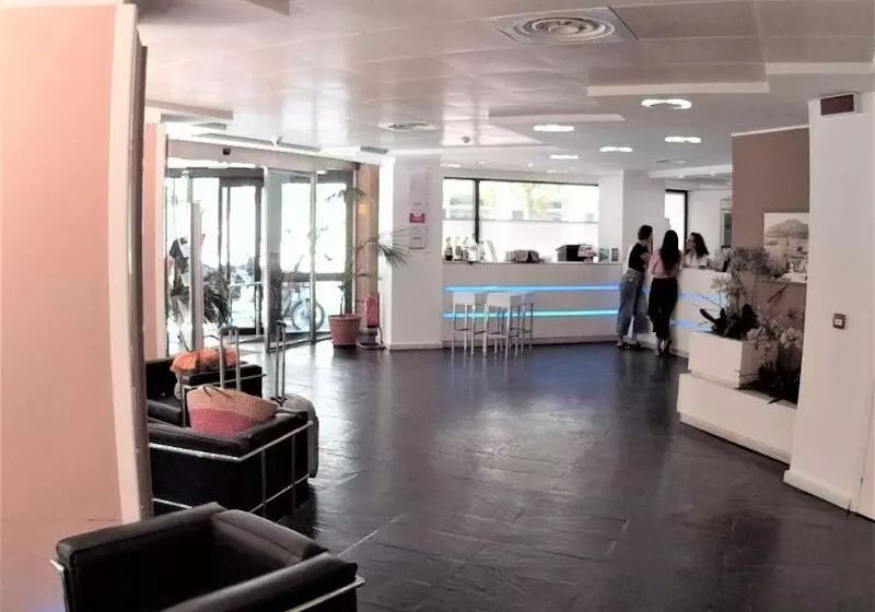 هتل Ibis Styles Palermo Cristal