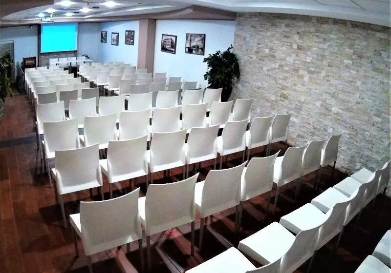 هتل Ibis Styles Palermo Cristal