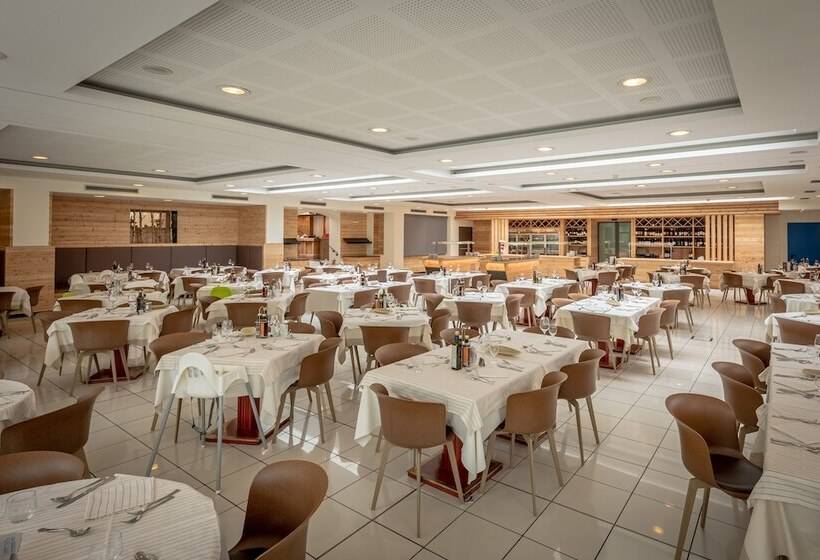 فندق Alpholiday Dolomiti Wellness & Family