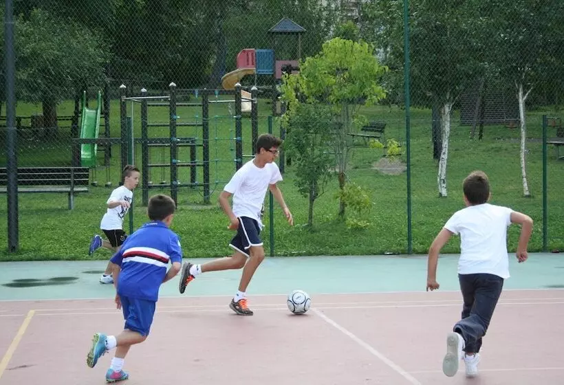 Отель Alpholiday Dolomiti Wellness & Family