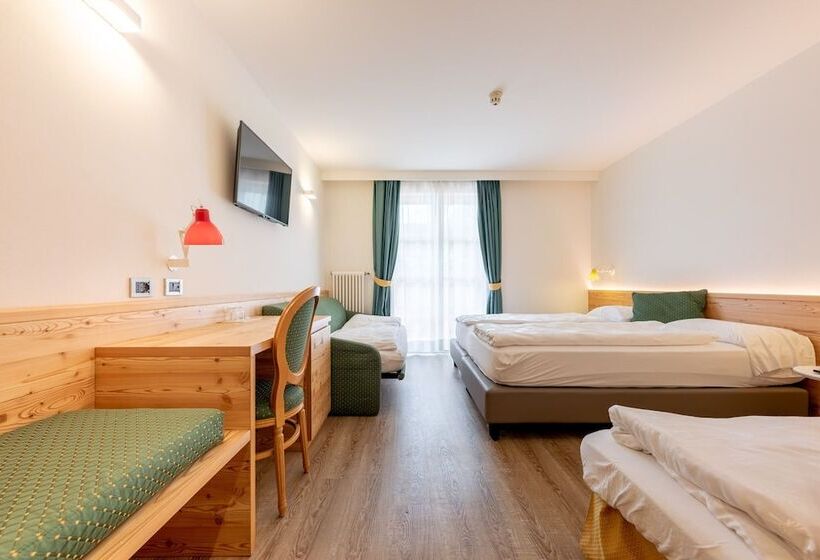 فندق Alpholiday Dolomiti Wellness & Family