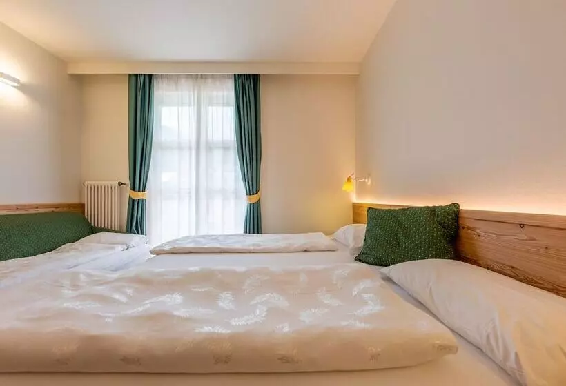 Отель Alpholiday Dolomiti Wellness & Family