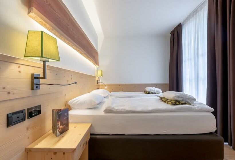 فندق Alpholiday Dolomiti Wellness & Family
