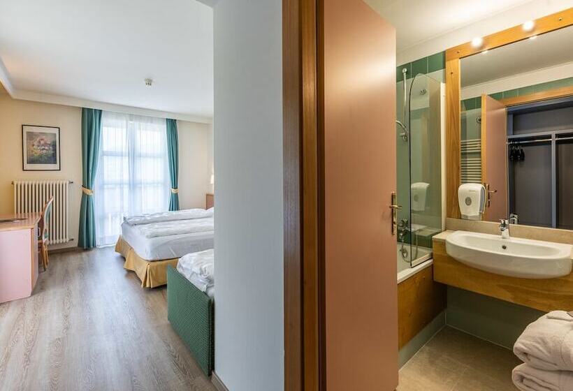 فندق Alpholiday Dolomiti Wellness & Family