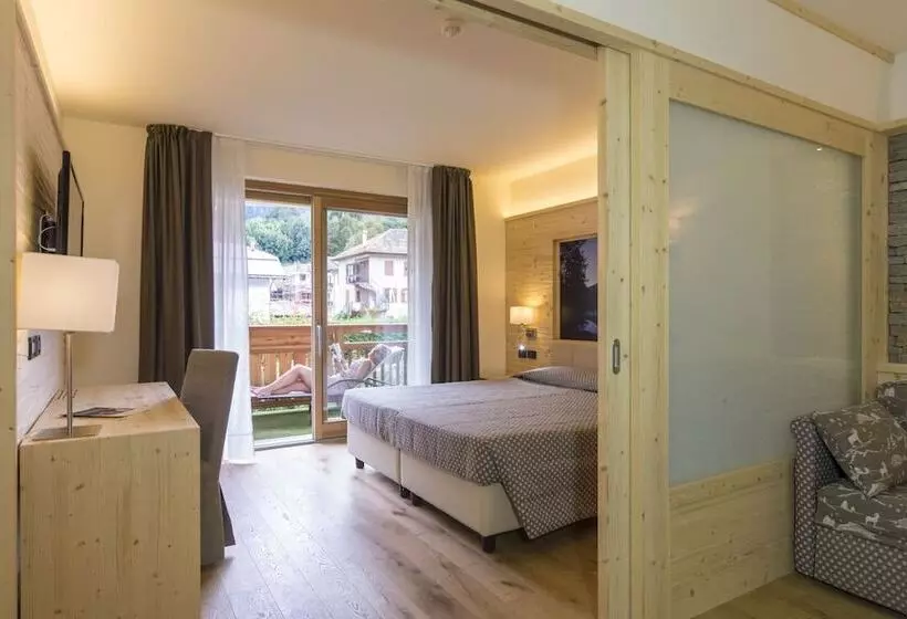 Отель Alpholiday Dolomiti Wellness & Family