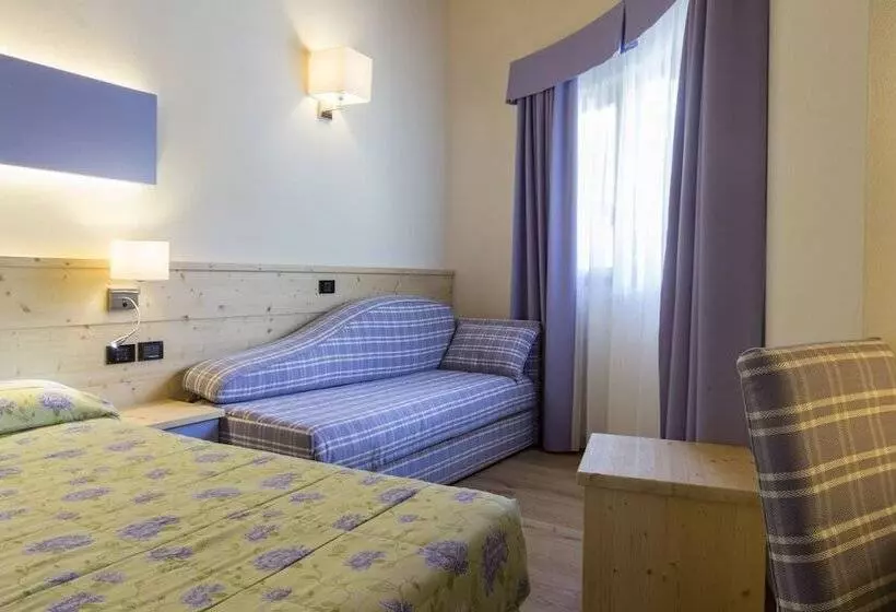 Отель Alpholiday Dolomiti Wellness & Family