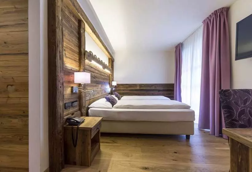 Отель Alpholiday Dolomiti Wellness & Family