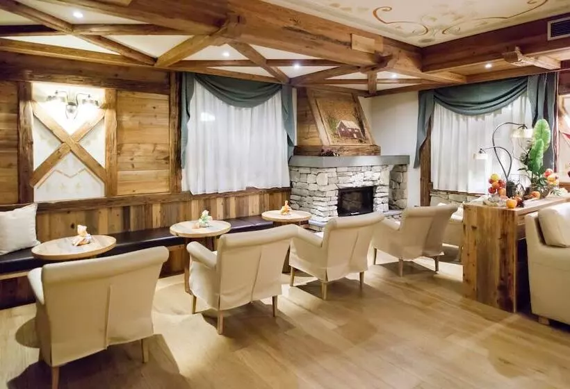 Отель Alpholiday Dolomiti Wellness & Family