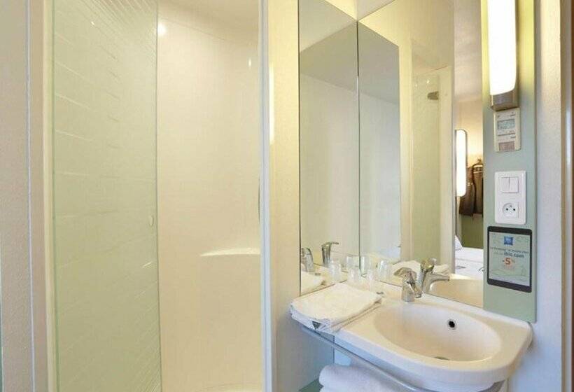 בית מלון כפרי First Inn