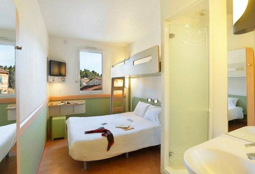 בית מלון כפרי First Inn