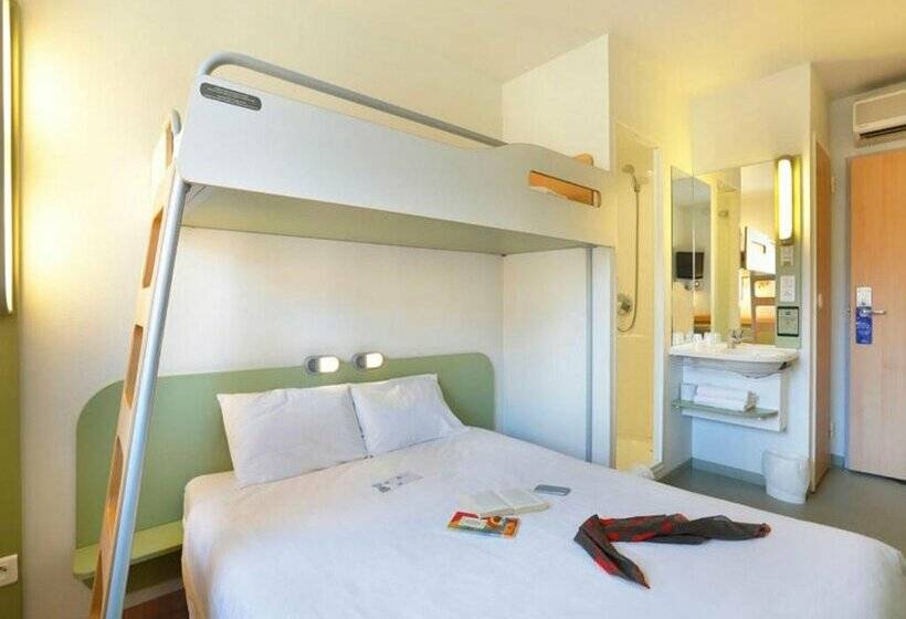 בית מלון כפרי First Inn