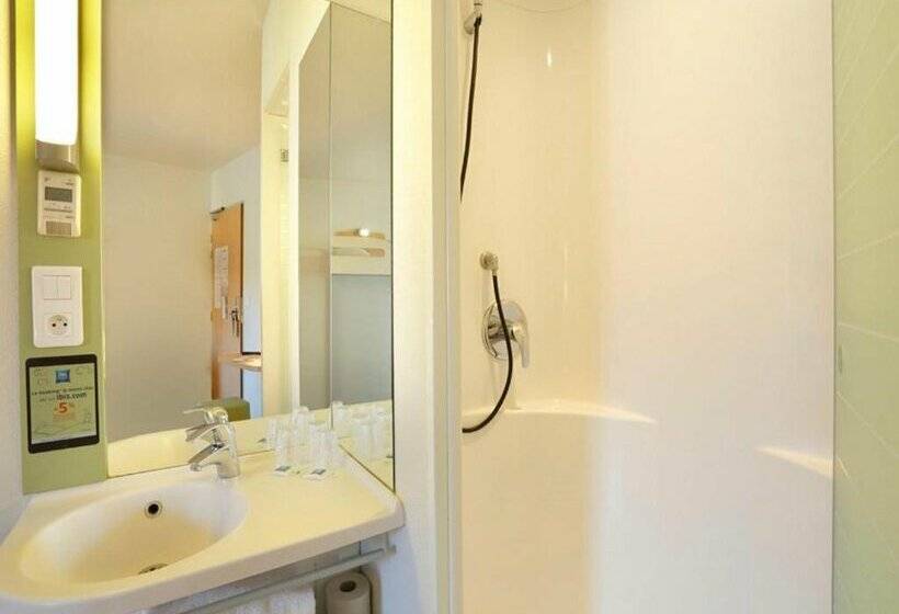 בית מלון כפרי First Inn