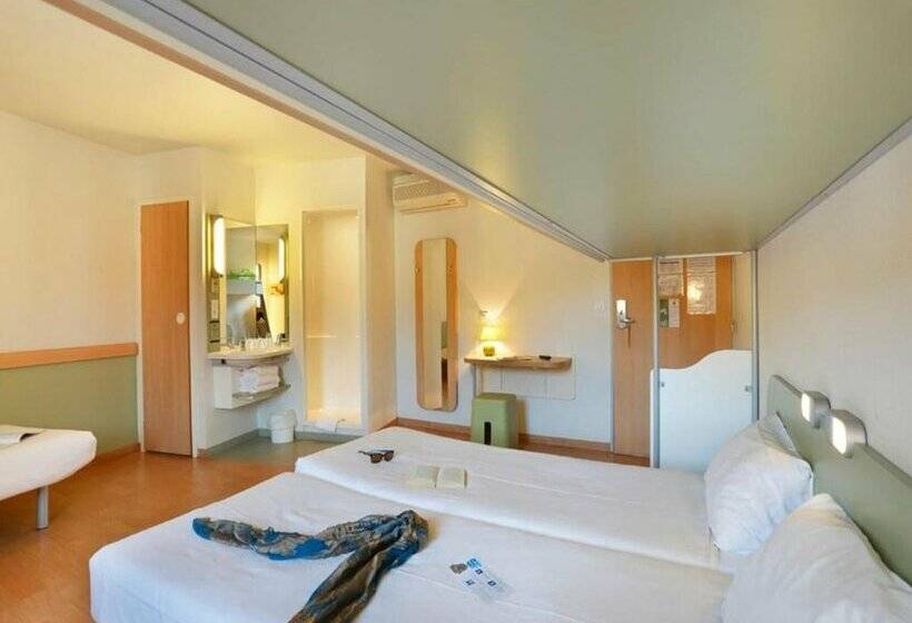 בית מלון כפרי First Inn