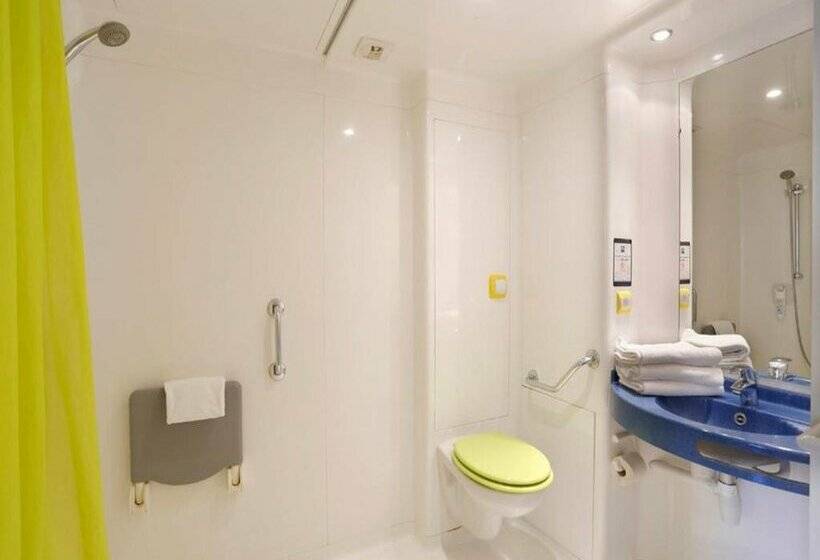 בית מלון כפרי First Inn