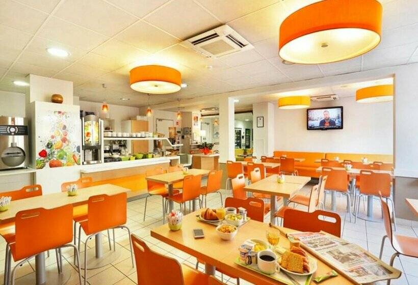 בית מלון כפרי First Inn