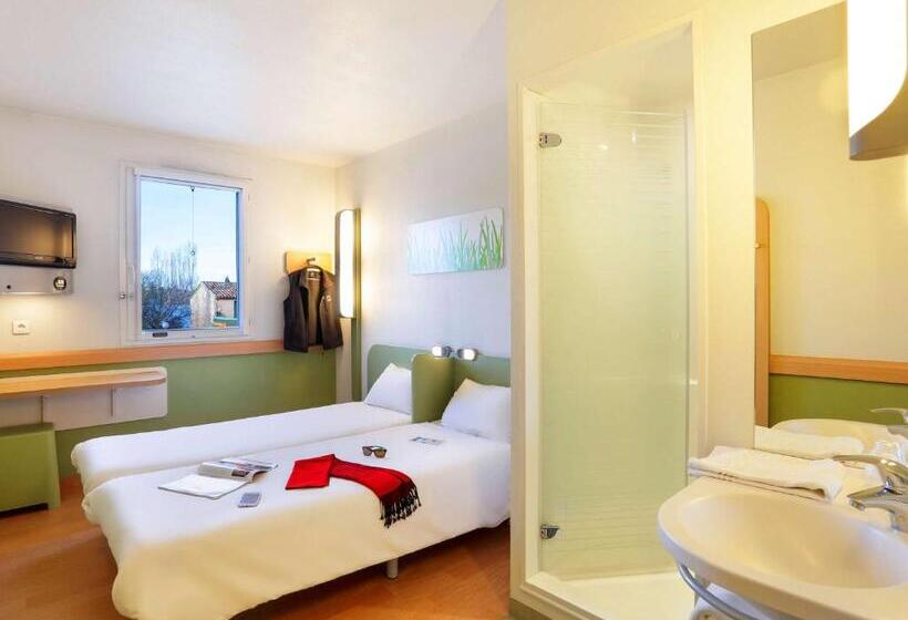 בית מלון כפרי First Inn