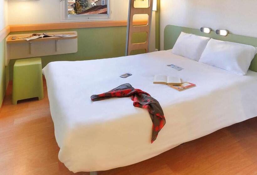 בית מלון כפרי First Inn