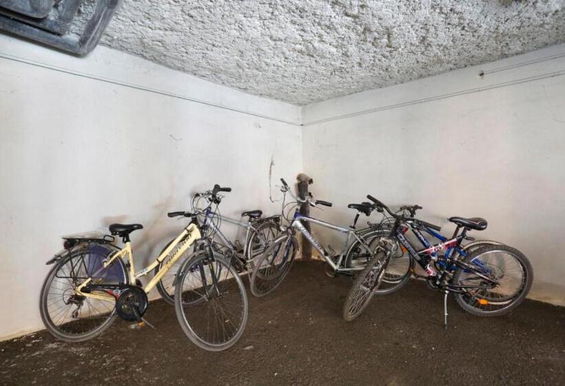 בית מלון כפרי First Inn