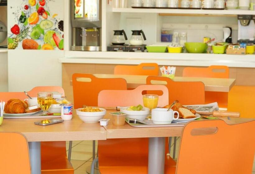 בית מלון כפרי First Inn