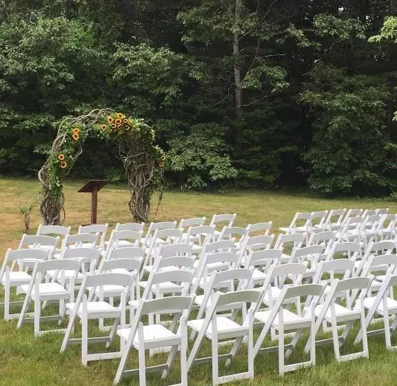 Hotelli Highland Lake Inn